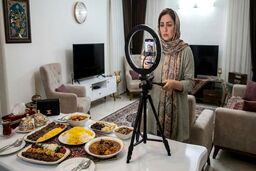 اینفلوئنسری که از «غم مردم» می‌گوید ولی استوری بعدی‌اش تبلیغ رستوران است
