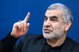 ببینید | نایب رئیس مجلس روی آنتن زنده: ترامپ را به غلط کردن می‌اندازیم