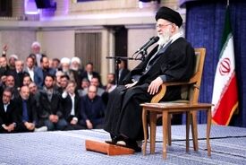 آلبوم تصاویر | رهبر انقلاب در دوران تصدی ریاست جمهوری (۱۳۶۰ - ۱۳۶۸)