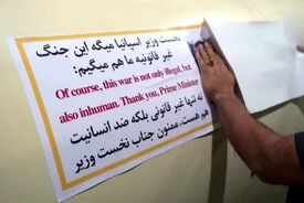 نصب برچسب‌ تشکر از نخست وزیر اسپانیا بر روی موشک بالستیک